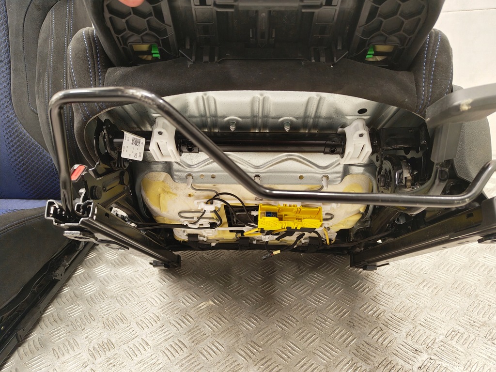 фото №7, Bmw f40 обивка сиденья заднее сиденье обшивки alcantara m-pakiet