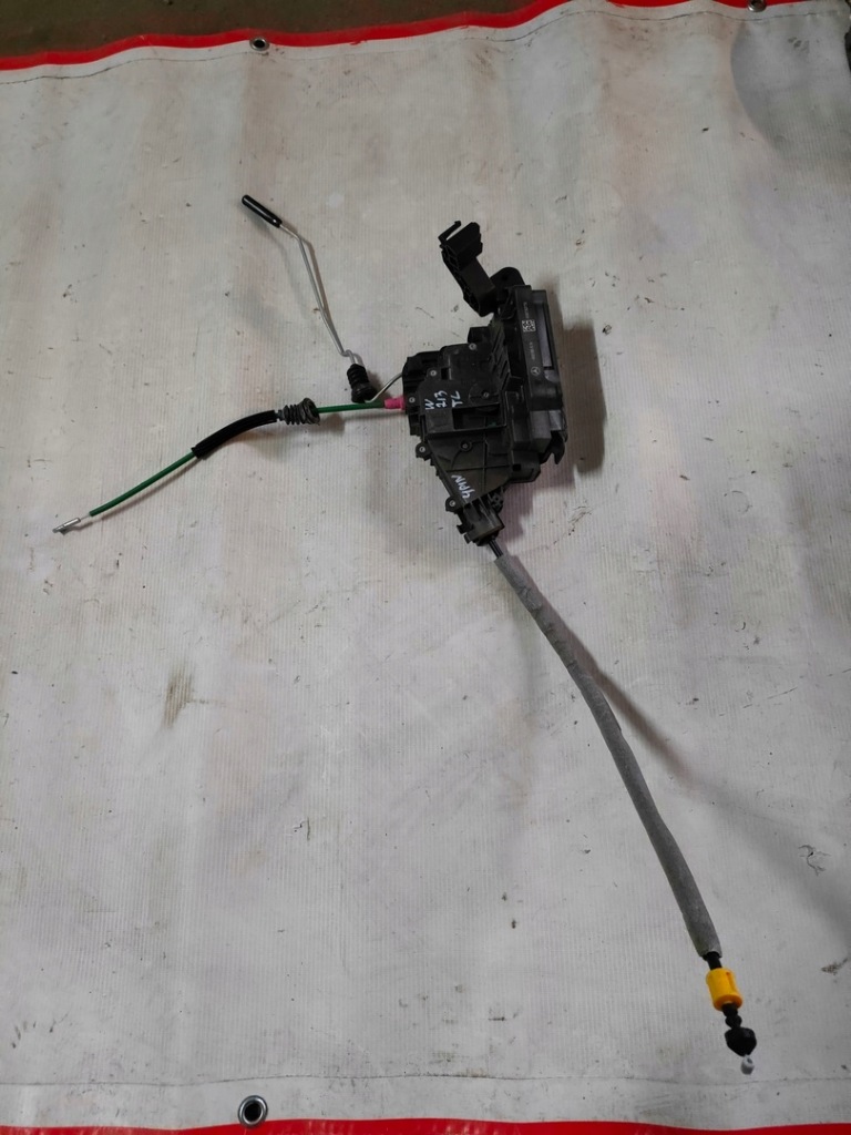 фото №1, Mercedes w213 kombi замок двері лівий задня 4pin