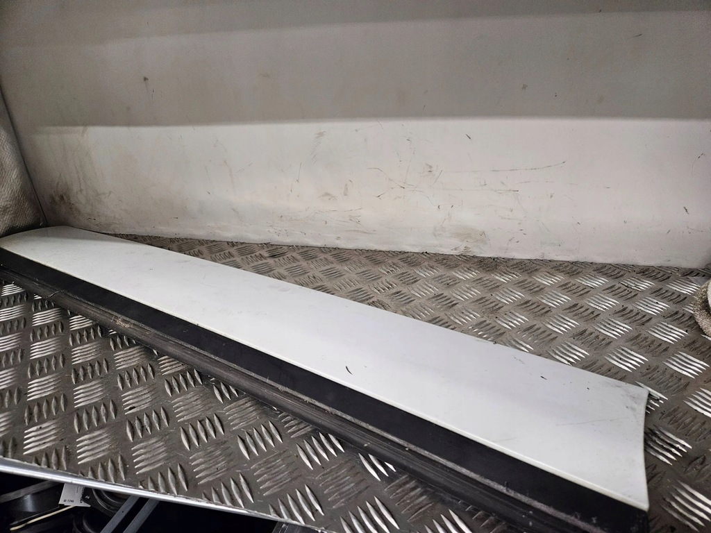 фото №1, Land rover range rover evoque l538 2012 перед сторона ліва молдинг двері