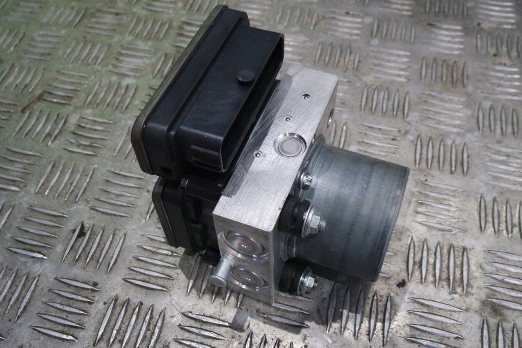 фото №1, Насос abs maserati levante 670106615