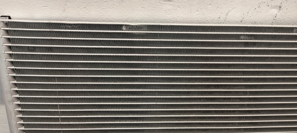 Радіатор кондиціонера tesla model 3 17- Київ