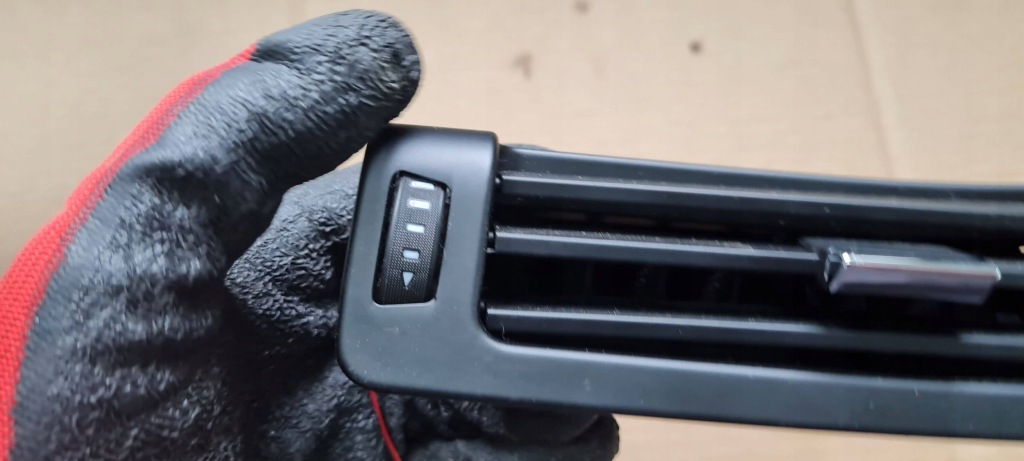 Купить Maserati quattroporte vi решётка обдув стойка правая правый перед 670010719