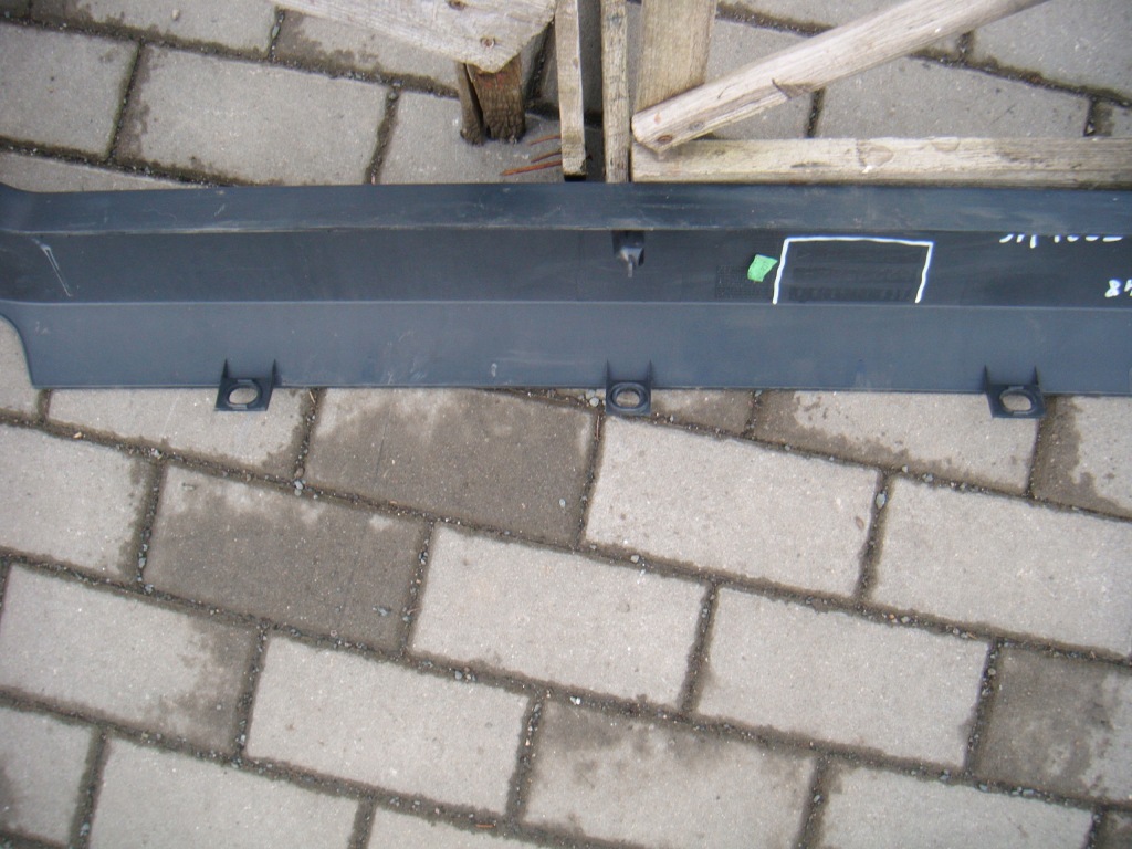 Renault range t gama решітка радіатора нижня молдинг решітка радіатора 82275648 в Україні