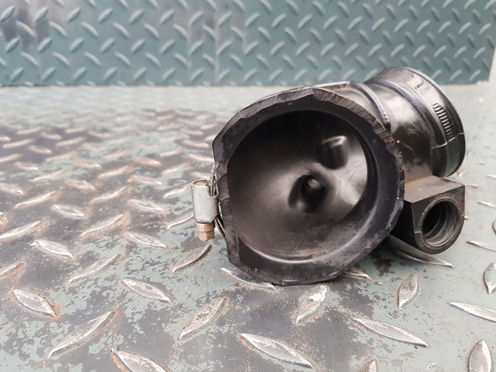 Гумовий елемент впуску повітря труба витратомір 1 708 834 bmw e30 320i m20 Зі Шроту