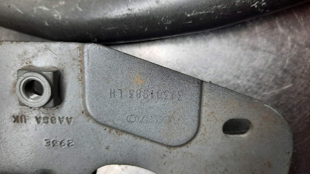 фото №12, Петля крышки багажника volvo s60 ii 31301984 31301983