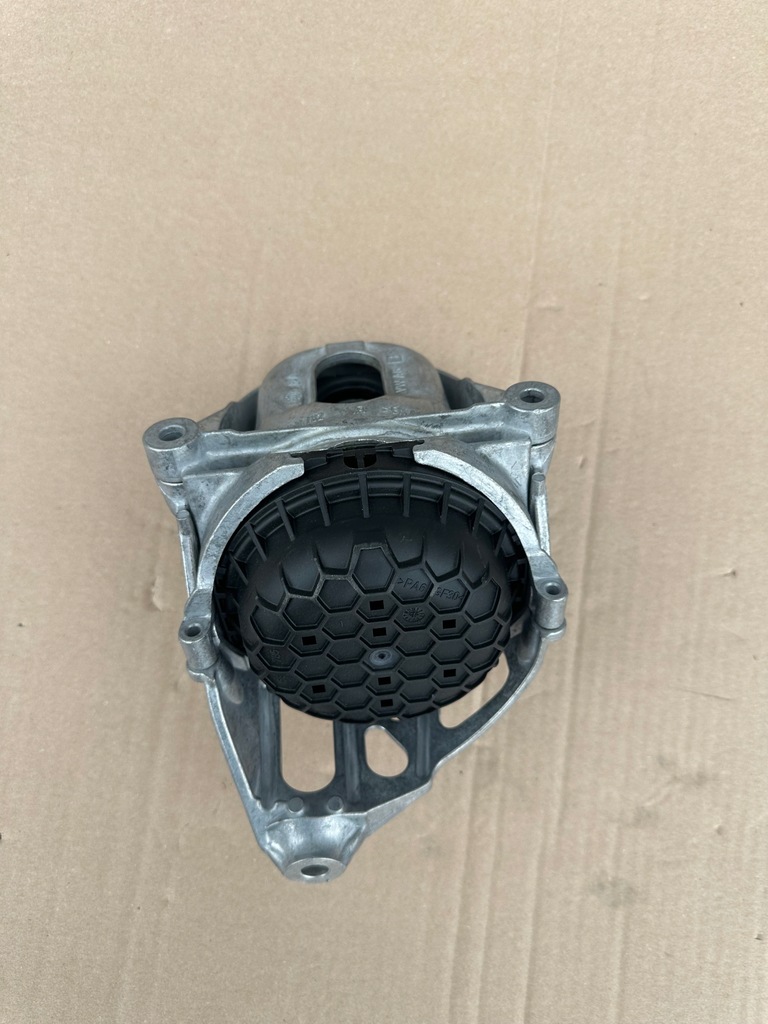 фото №1, ! audi q7 q8 подушка кронштейн двигуна 4m0199372gs !