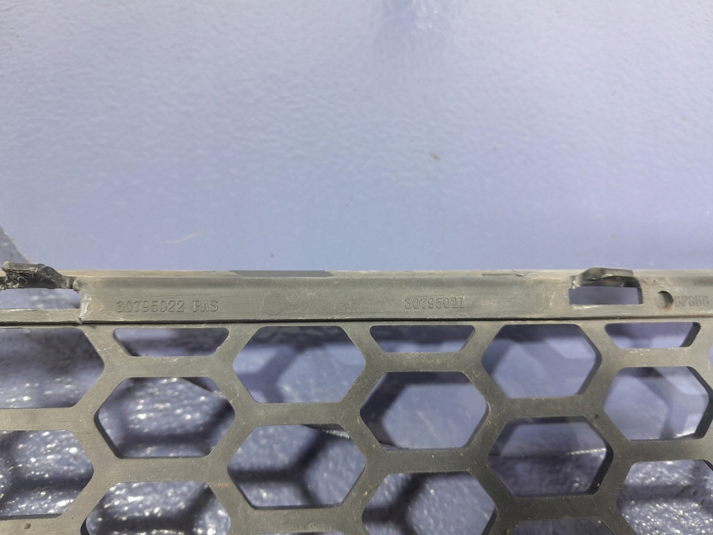 фото №5, Volvo v60 i s60 ii решітка радіатора решітка бампер перед середня 30795022