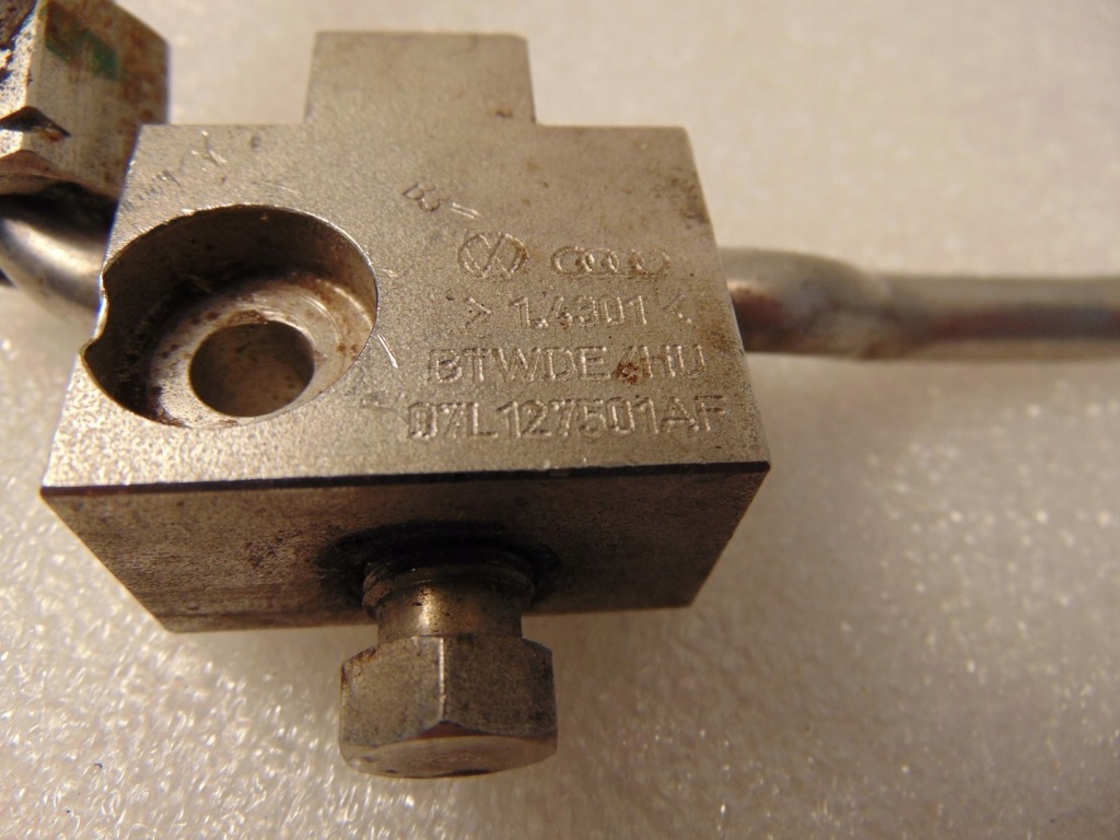 07l127501af труба патрубок шланг пального 5.2 fsi audi Оригінал