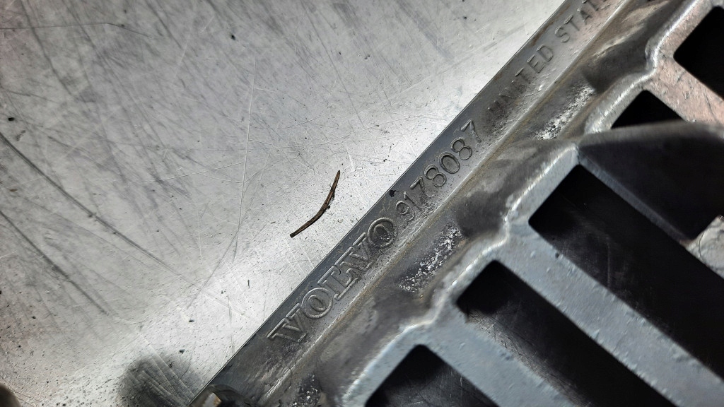 фото №12, Решітка радіатора решітка радіатора 9178087 volvo s80 98-06r