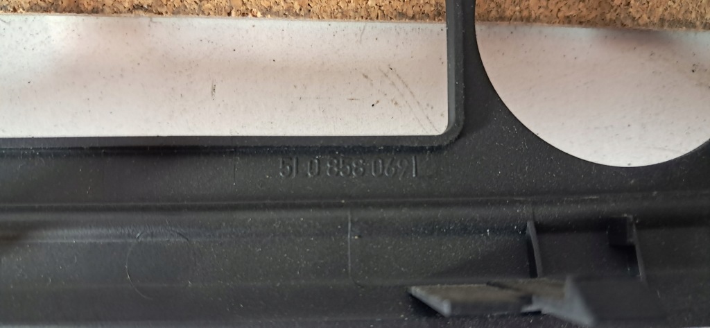 фото №2, Рамка защита радио навигации кондиционера skoda yeti rns columbus 5l0858069