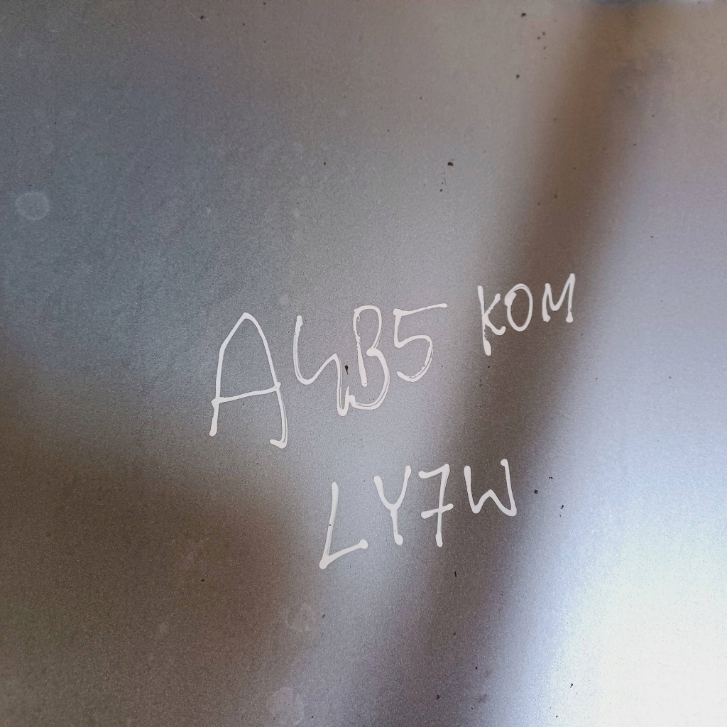 Капот крышка двигателя решётка  решётка радиатора audi a4 b5 универсал lak: ly7w nr87 с Разборки