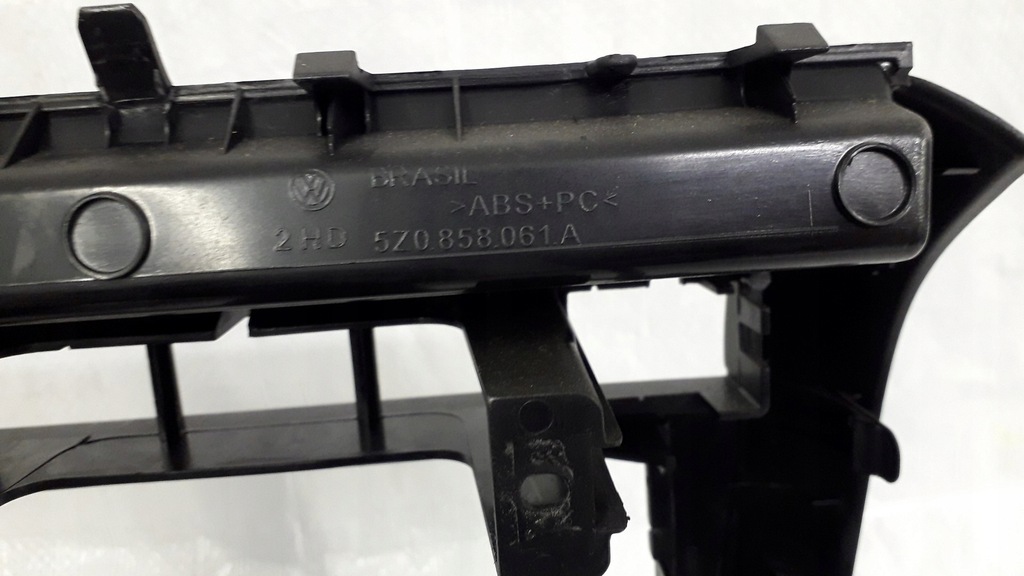 фото №16, Рамка консоль средняя vw fox 5z0858061a