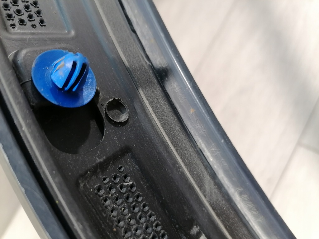 фото №11, Audi q3 молдинг крыло правый задняя 83a853818a