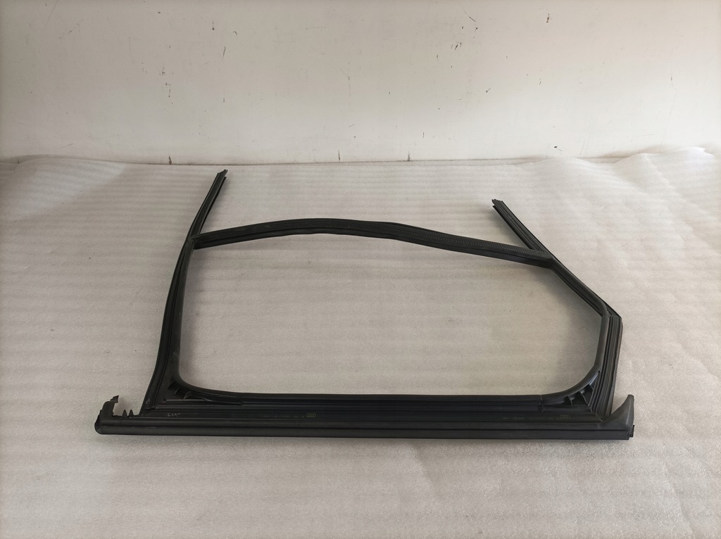 фото №5, Audi a6 c8 kombi хром прокладка дверь левый задняя