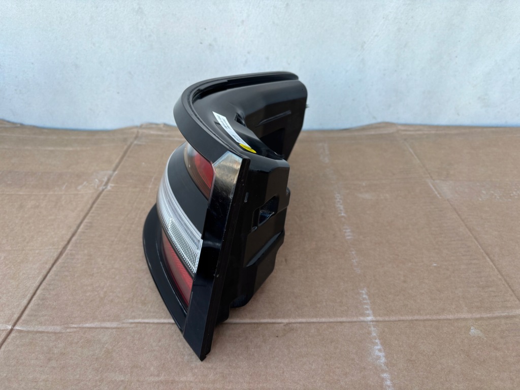 Ligier js60 фара правая  задний оригинал Цена