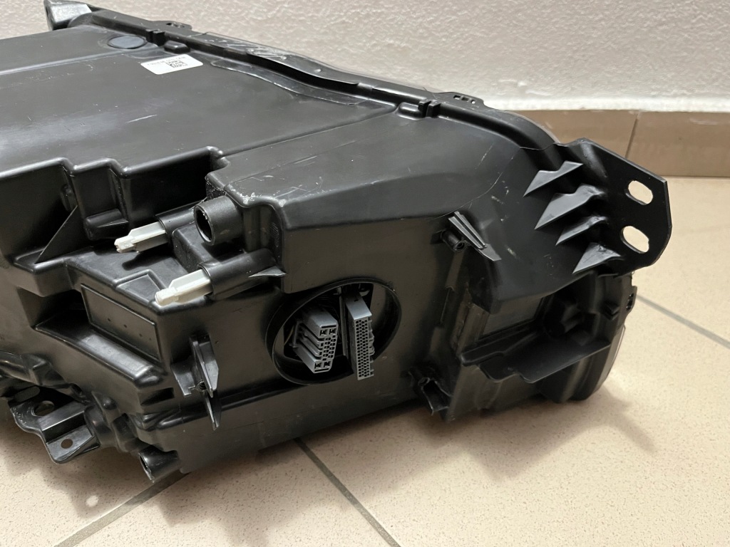 Купить Лампа передняя перед правая volvo xc40 xc-40 mid led 17- 31655990