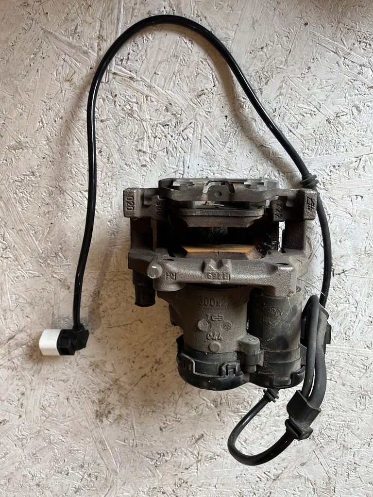 фото №1, Суппорт правый задняя mercedes w205 a2054230400