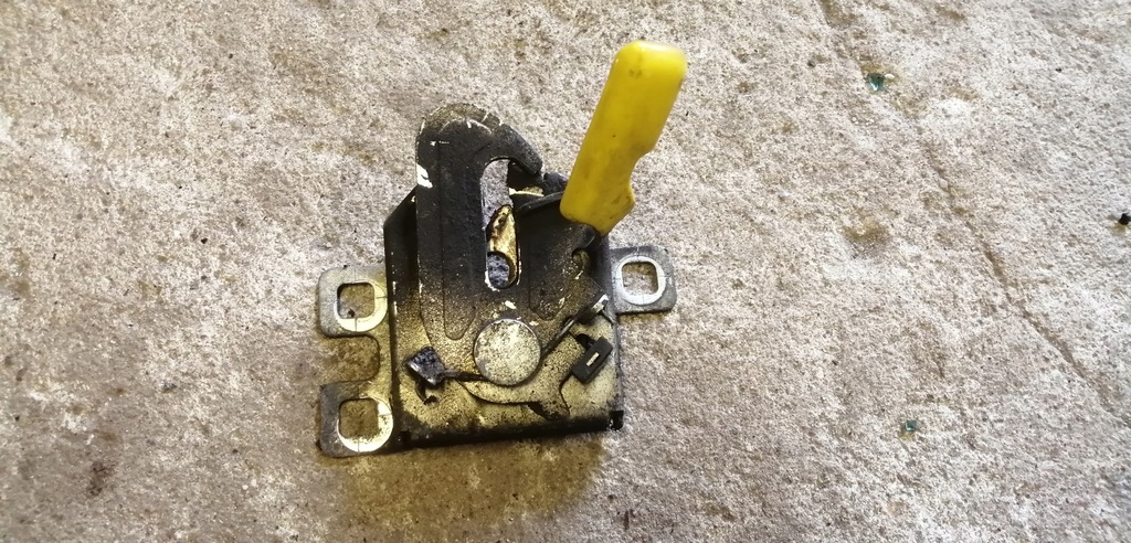 фото №1, Lancia delta iii замок капот