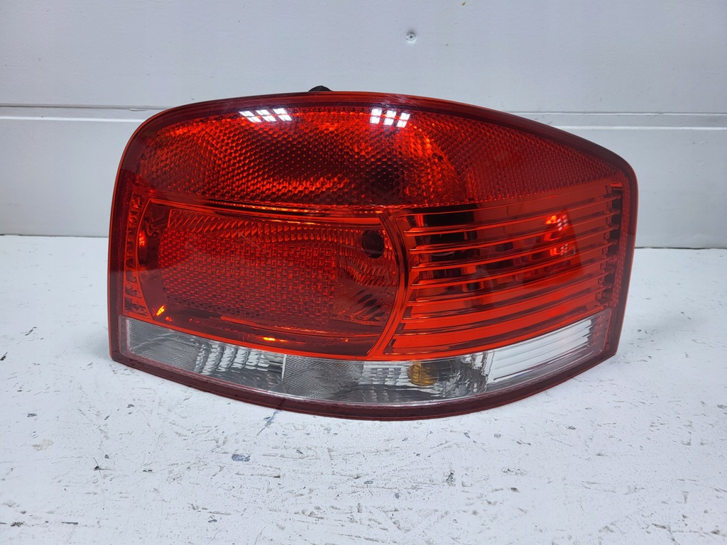фото №1, Audi a3 8p0 лампа задня права 8p0945258