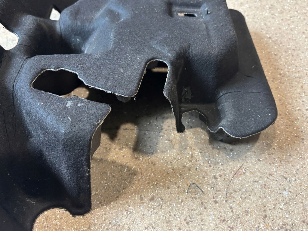 Другая часть отсек двигателя перед bmw x1 u11 8477543 Киев