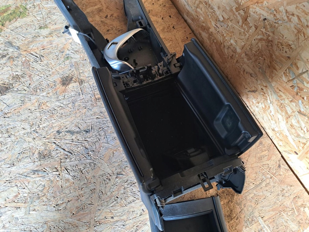 фото №5, Mercedes w205 подлокотник туннель средний usb