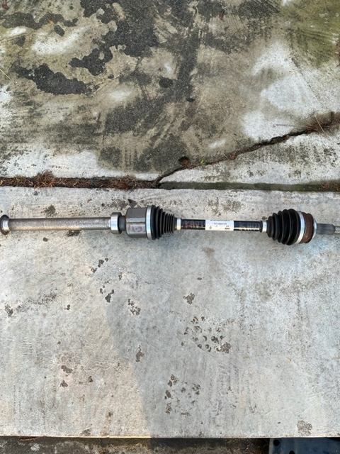 фото №1, Приводной вал правая renault kadjar 1,3 tce 391002670r