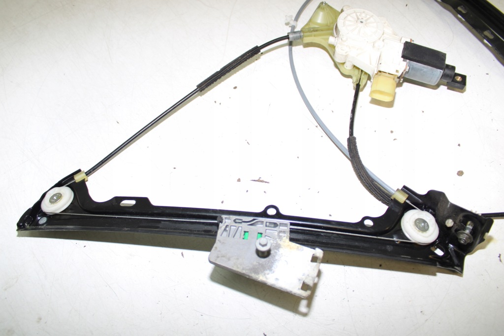 Подъемник стекло правый  передок  7119202 983573 bmw e92 06-10 купе в Украине