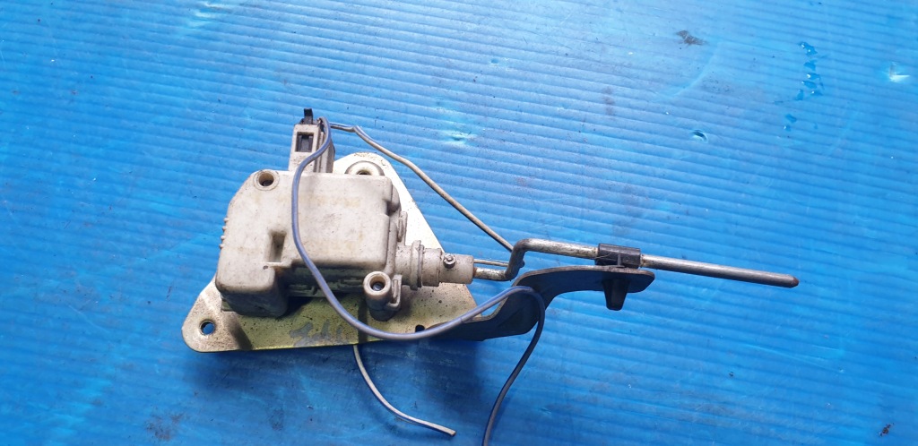 фото №1, Smart fortwo 450 привод крышка заливной топлива