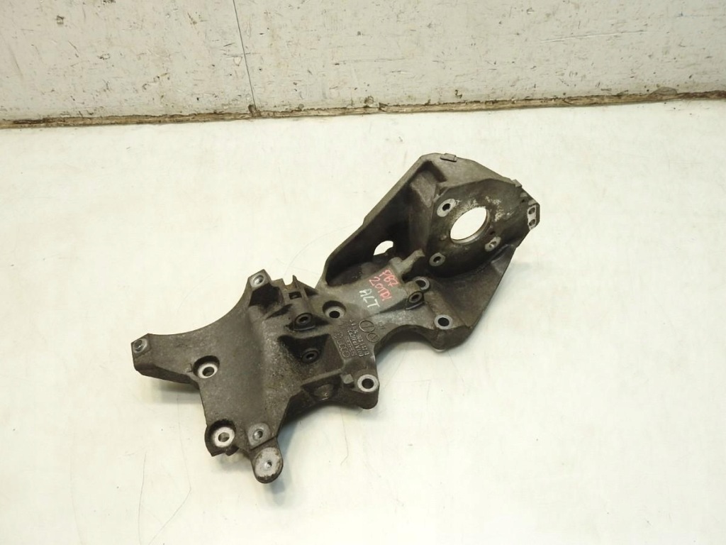 фото №1, Кронштейн основание генератора vw passat b7 2.0 tdi 03l903143q