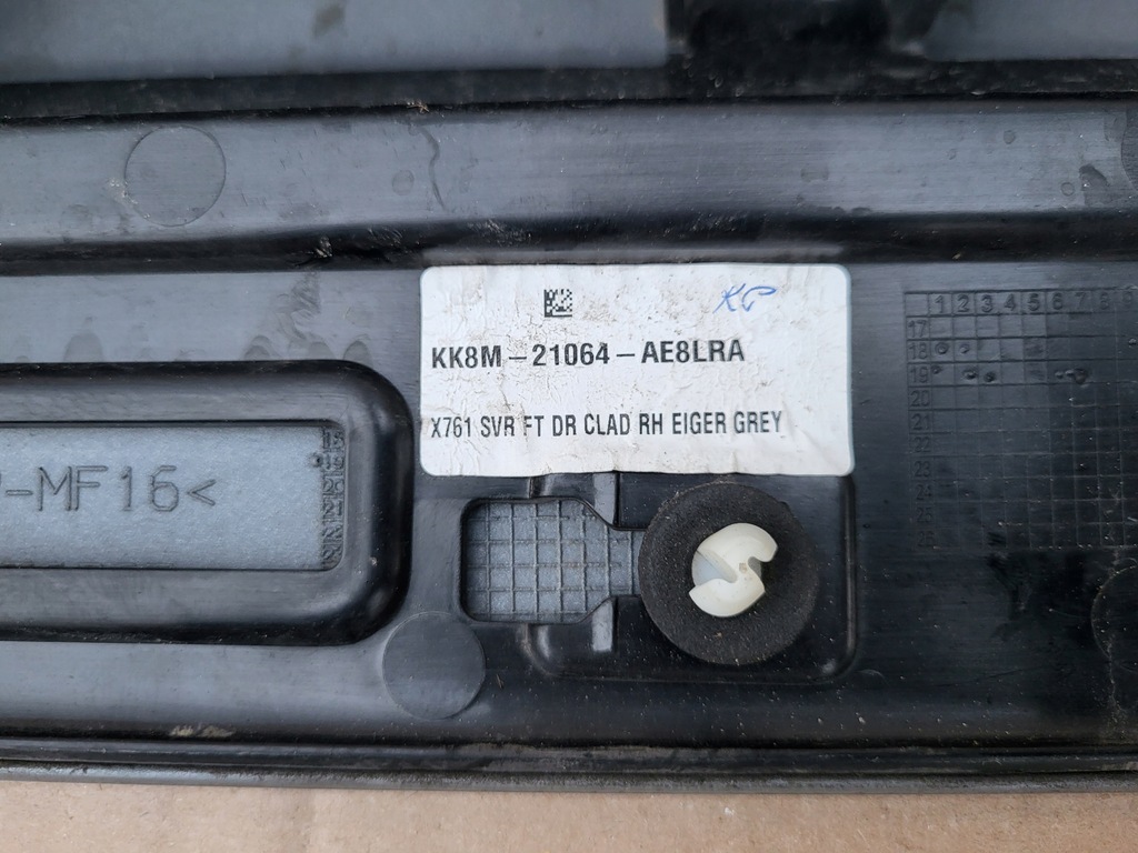 фото №5, Jaguar f-pace svr x761 молдинг дверь перед правая or