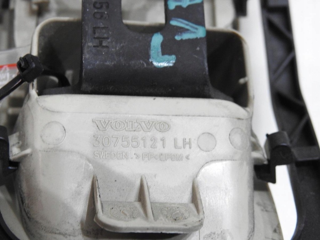 фото №8, Крепление сетка багажника левый volvo v70 iii