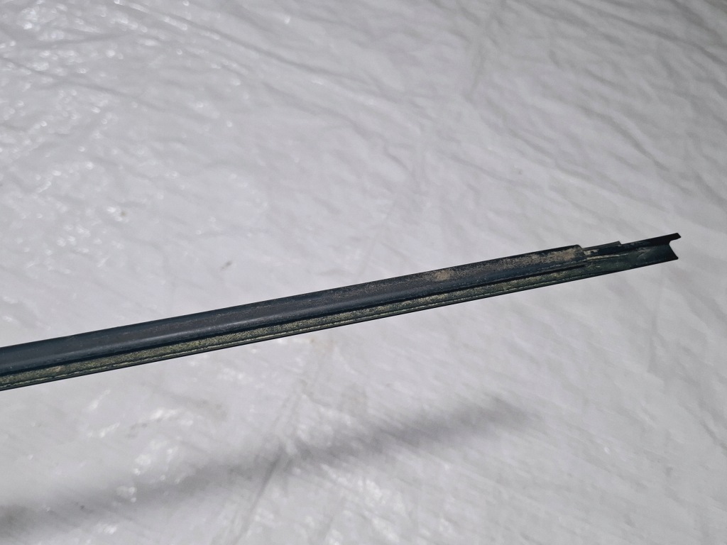 Молдинг кровельная на крыша задний  задняя правый  vw golf iv 4 1j0 хэтчбек 3 дверь Доставка