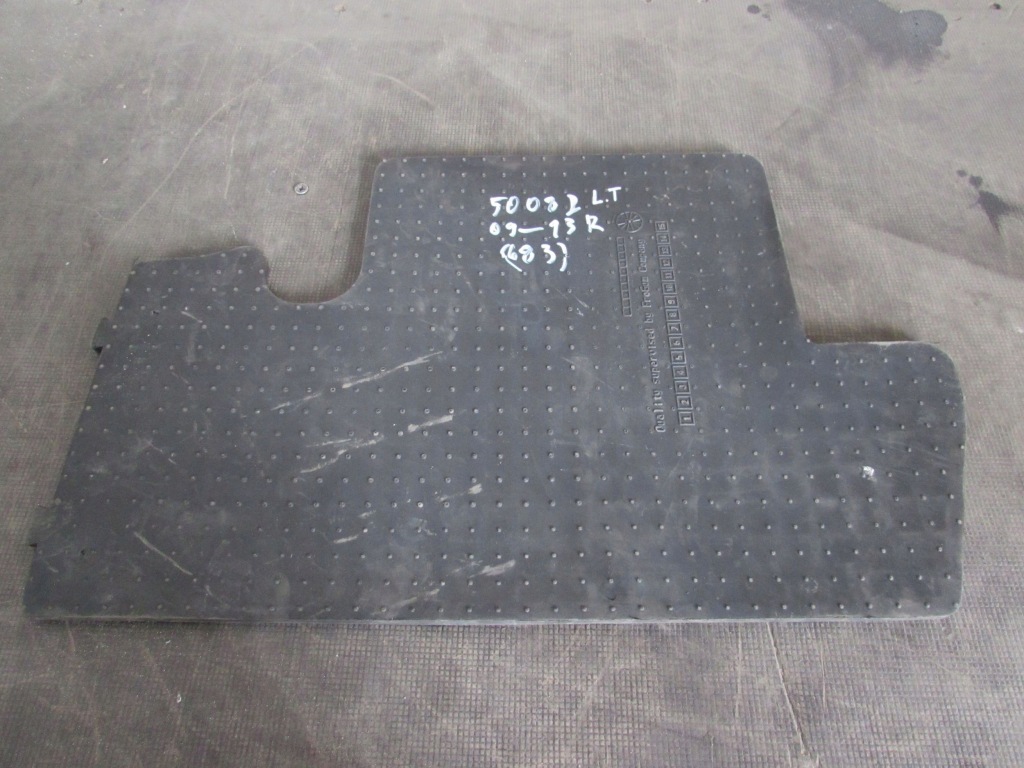 Коврик левое  задняя peugeot 5008 1 09-13 r. с Разборки