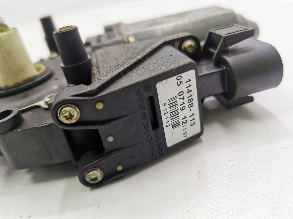 фото №7, Audi a4 s4 b5 8d 1997 левая сторона двигатели окон