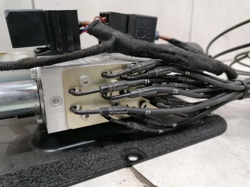 Aston martin db9 кермо wheel convertible top гідравлічний насос 4g43-9g803ad Недорого