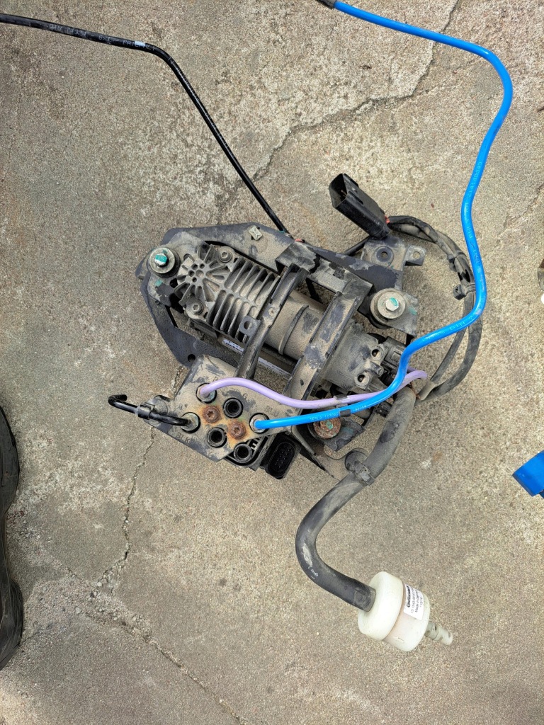 Купить Tesla model s компрессор подвеска 0006006403 компрессор 15.1550-0070.3