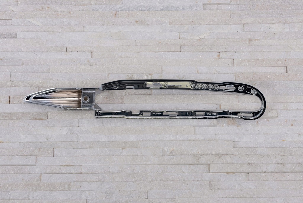 Mercedes r w251 молдинг решётки бампера a2518853823 Доставка