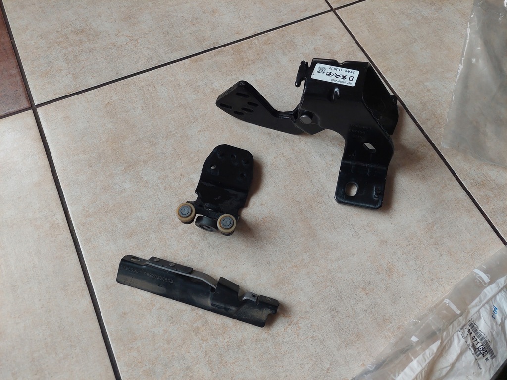 фото №2, Ролик направляющая дверь правых - opel zafira life