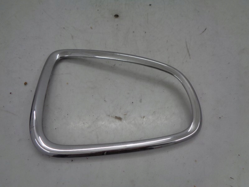 фото №1, Mini r56/57 рамка лампы правый задняя