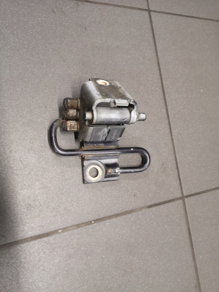 фото №1, Петля двері правий перед audi a4 b7 8e0831412b