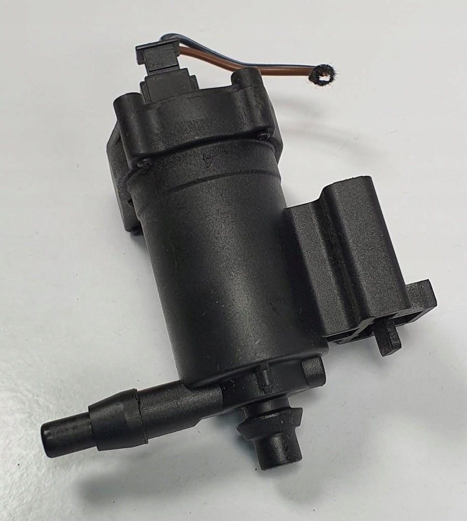 фото №1, Клапан вакуумa mercedes w203 w209 a2038000178