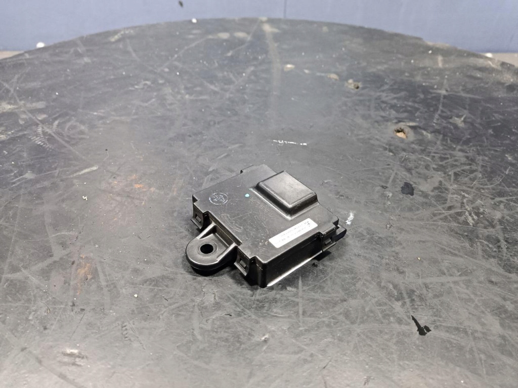 фото №1, Tesla model s блок управления 1069651-00-b