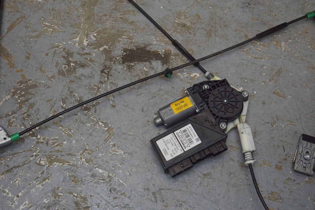 фото №5, Audi a4 b7 cabrio подъемник стекло левый 8h0837461a mh84