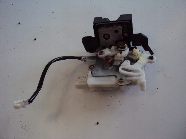 фото №3, Замок крышки задняя mazda 5 2008-2010