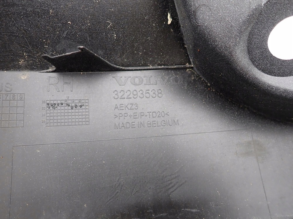 фото №11, Volvo xc40 17- бампер задня задній pdc