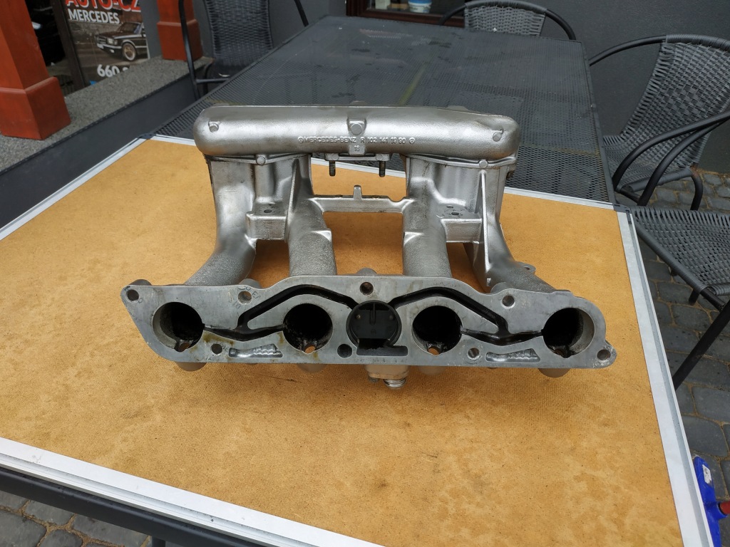 Купити Колектор впускний  mercedes 124 w124 2.0 2.3 бензин m102 r1021413501