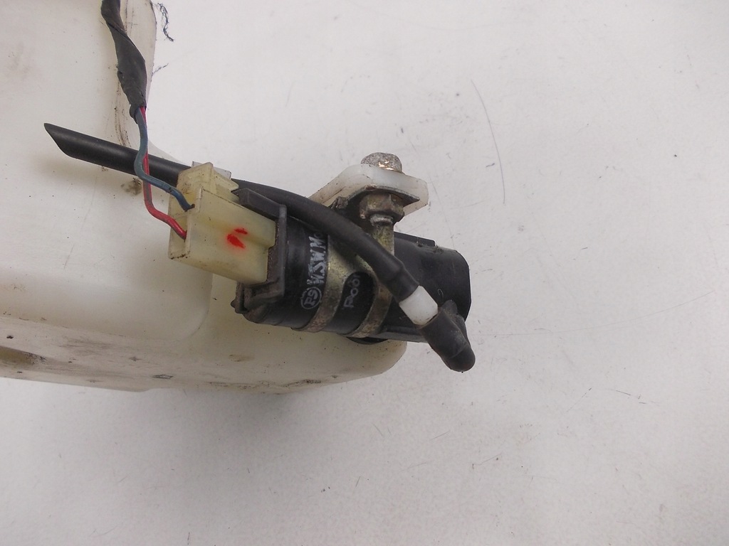 фото №10, Бак распылителя kia carnival 1 2,9 tdi 2,9 td