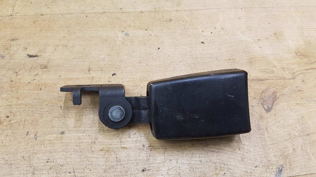 фото №1, Пряжка заднего правого сиденья opel astra j gtc 13354864 1.4l бензиновый