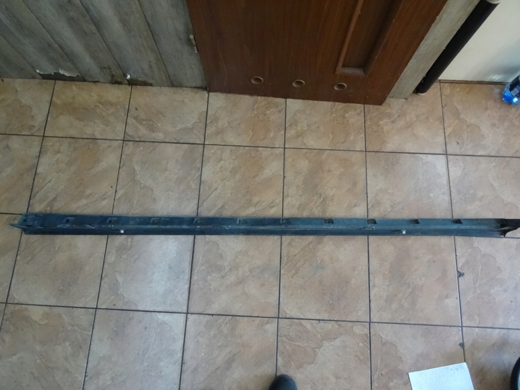 фото №3, Volvo v40 1.9dci 03' молдинг порог правая