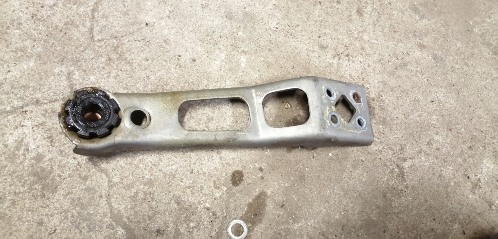 фото №1, Opel adam кронштейн коробки передач